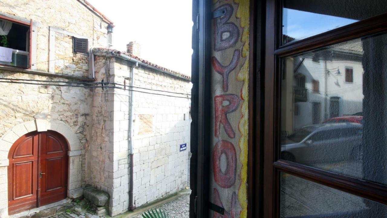 Studio Apartman Galerija Buzet Eksteriør bilde
